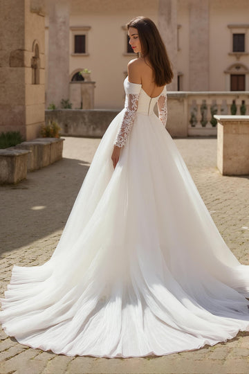 Ivoire Une ligne dénudée d’épaule Tulle Court Train Robe de mariée avec dentelle